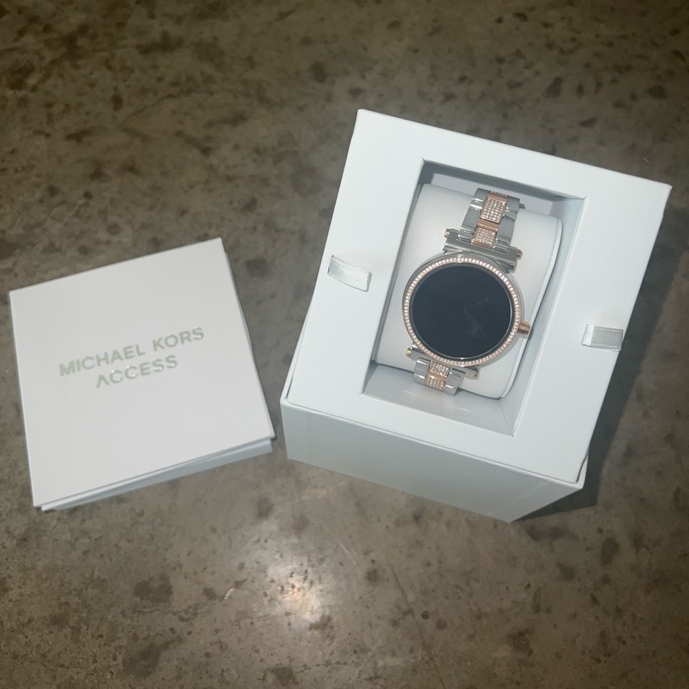 MICHAEL KORS Gen 5E Darci Pavé Two-Tone Smartwatch
